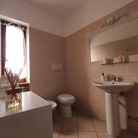 Interno 2 *